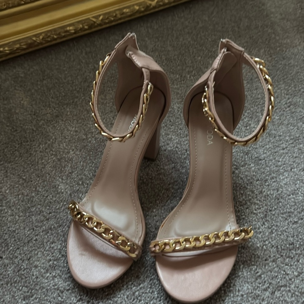 Taupe heels never worn